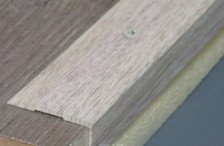 Порог АЛ-267 угол 1,0 м дуб беленый 15х30 мм