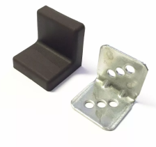 Уголок мебельный 25х25х28 с декоративной пластиковой накладкой венге