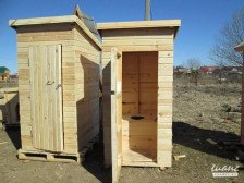 Туалет деревянный СКВОРЕЧНИК крыша профнастил вишневый