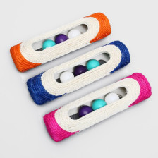 Когтеточка 29см сизалевая малая с шариками микс цветов 313246