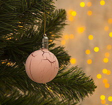 Украшение новогоднее световое Елочный шар узоры краской 5см светло-розовый