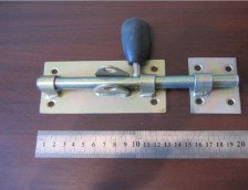 Задвижка под замок малая с ответной планкой 011