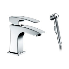 Смеситель для раковины однорычажный GAPPO Jacob G1207 c гигиенической лейкой