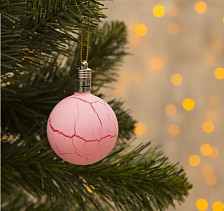Украшение новогоднее световое Елочный шар узоры краской 5см розовый