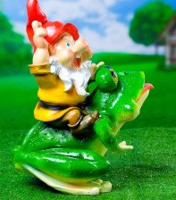 Фигура Гном на лягушке