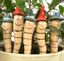 Фигура червячок дачник рыхлитель