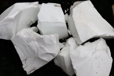 Окол хрусталя белый