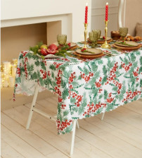 Скатерть полиэстер Christmas berries Доляна Цвет: Зеленый, Размер: 145х300