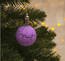 Украшение новогоднее световое Елочный шар узоры краской 5см фиолетовый