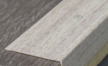 Порог АЛ-239 угол 1,8 м дуб беленый 19х39 мм