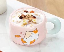 Кружка 450  мл Cat loves baking, a piece of bread YX-689-02