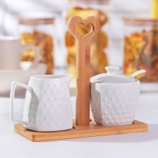 Набор сахарница+молочник на деревянной подставке Эстет 2682796