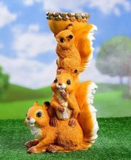 Фигура Три белки с орехом поилка 22х40см