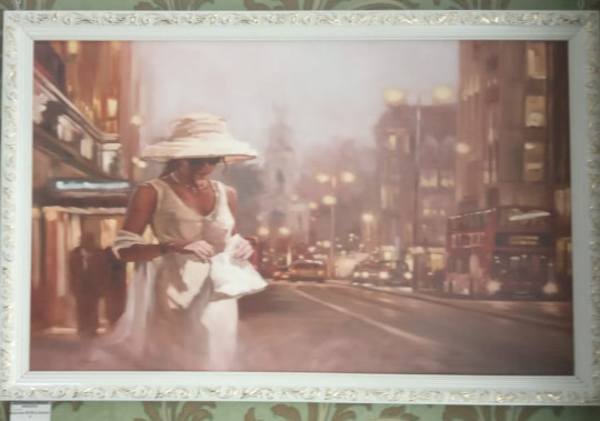Картина 800х500 Дама в белой шляпке (багет №8)